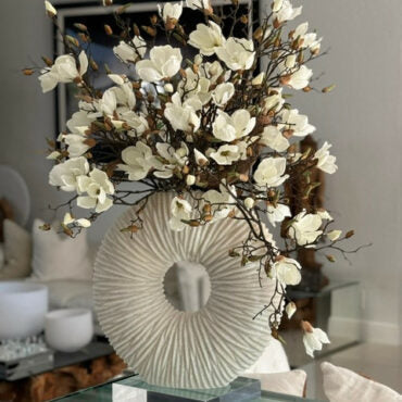 Große Ewigkeitsvase mit Magnolie und Treibholz