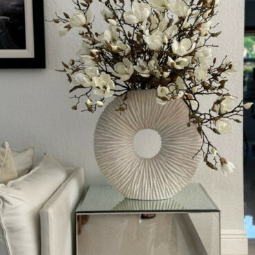 Große Ewigkeitsvase mit Magnolie und Treibholz